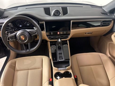 Certified 2025 Porsche Macan image 20