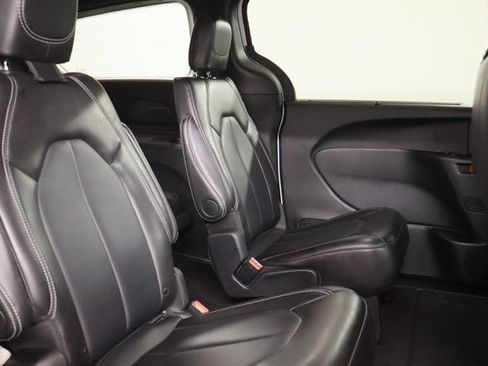 Used 2025 Chrysler Pacifica Select FWD image 27