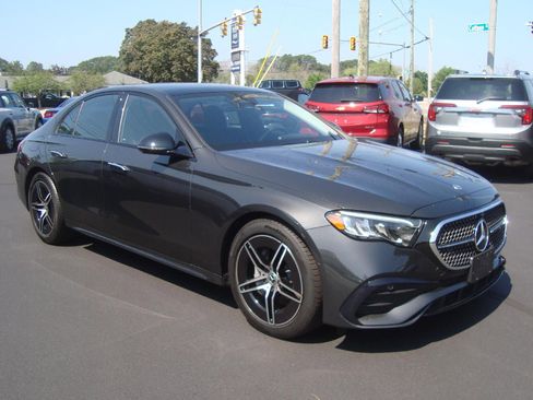 Used 2024 Mercedes-Benz E 350 4MATIC Sedan image 1