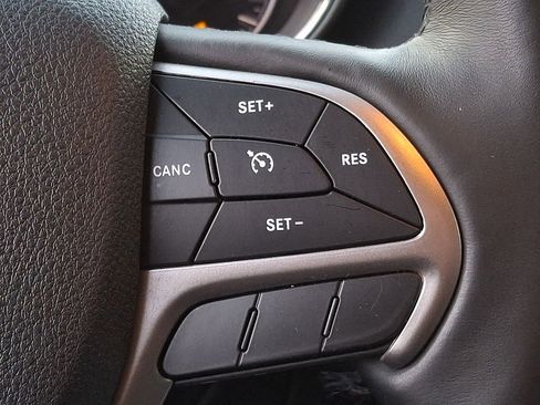 Used 2018 Jeep Grand Cherokee Altitude image 18