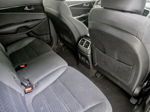 Used 2017 Kia Sorento AWD image 34