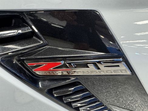 Used 2018 Chevrolet Corvette Z06 w/ Carbon 65 Edition RWD image 32