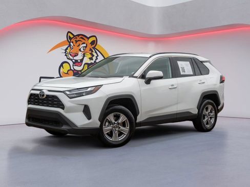 Used 2025 Toyota RAV4 XLE image 1