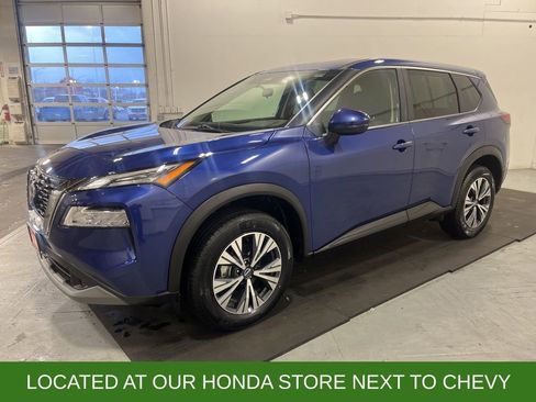 Used 2022 Nissan Rogue SV image 3