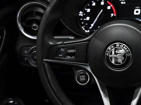 Used 2017 Alfa Romeo Giulia Sprint w/ Cold Weather Package image 17