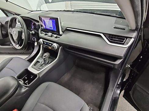 Used 2023 Toyota RAV4 LE image 32