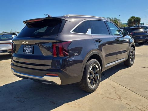 New 2026 Kia Sorento S image 8