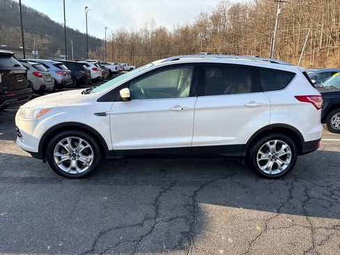 Used 2016 Ford Escape Titanium image 2