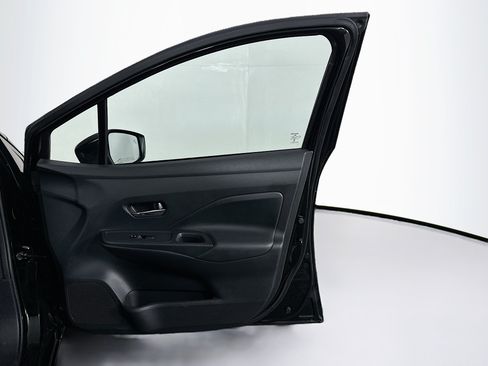 Used 2025 Nissan Versa SV FWD image 29