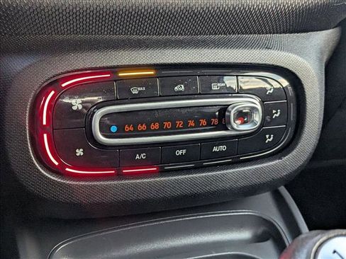 Used 2016 smart fortwo pure image 15