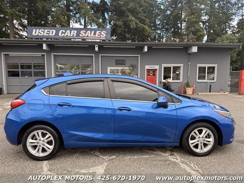 Used 2018 Chevrolet Cruze LT FWD image 8