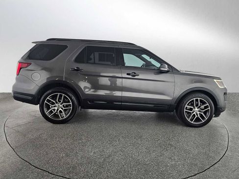 Used 2019 Ford Explorer Sport image 2