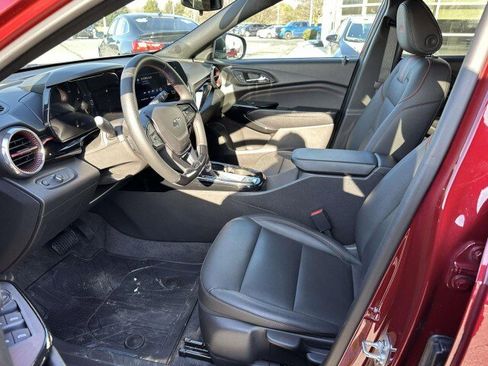 Used 2025 Chevrolet Trax RS image 11