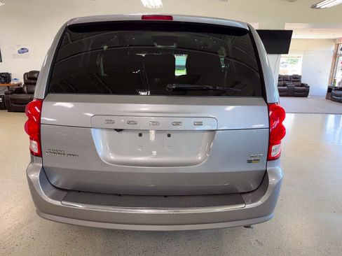 Used 2017 Dodge Grand Caravan SE FWD image 9