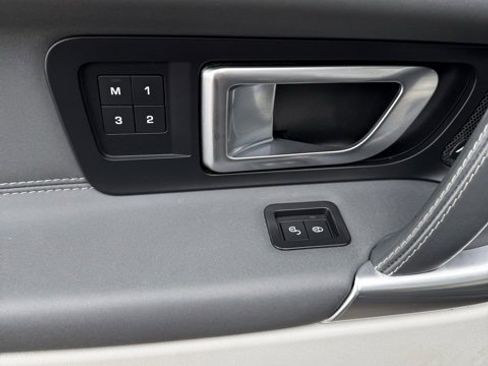 Used 2017 Land Rover Discovery Sport HSE image 15