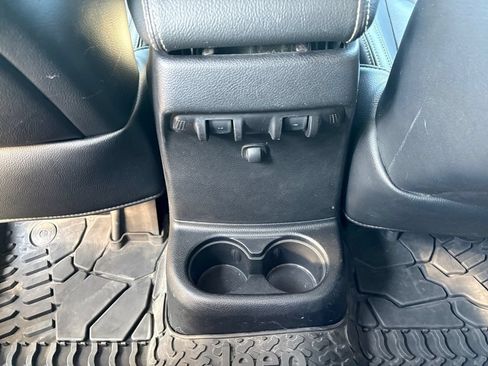 Used 2016 Jeep Wrangler Unlimited Rubicon AWD/4WD image 37