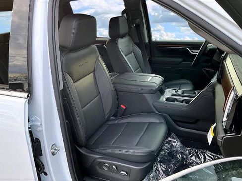 New 2026 GMC Sierra 2500 Denali w/ Denali Reserve Package image 8