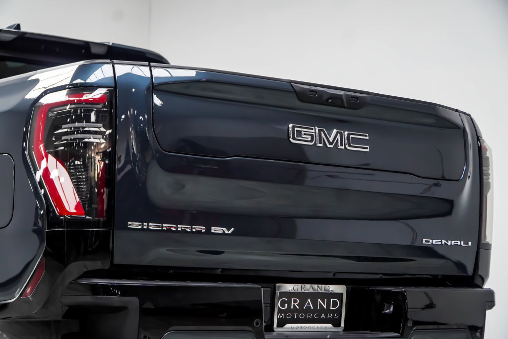 Used 2025 GMC Sierra EV Denali AWD/4WD image 19