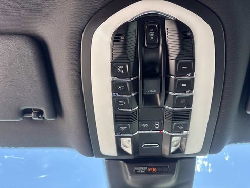 Used 2022 Porsche Macan AWD/4WD image 27