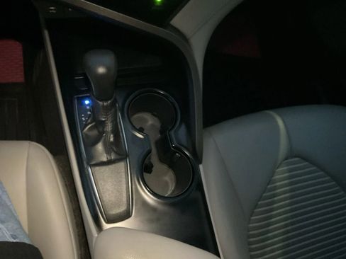 Used 2019 Toyota Camry SE image 22