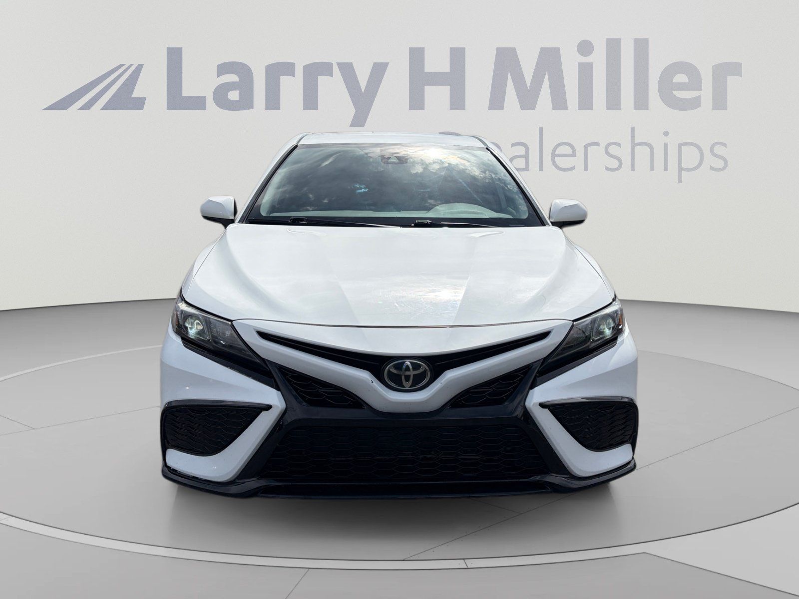 Used 2022 Toyota Camry SE FWD image 8