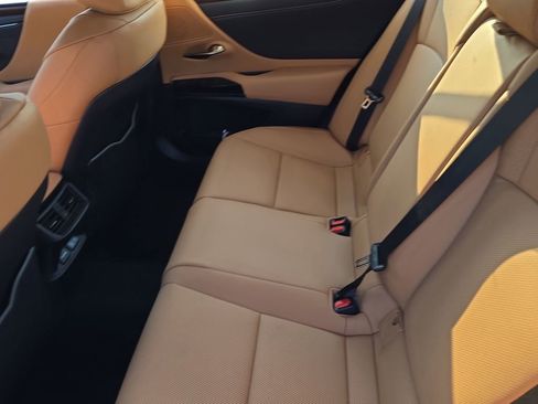 Used 2024 Lexus ES 350 w/ Premium Package image 11