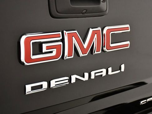 Used 2022 GMC Canyon Denali w/ Denali Black Edition Package image 9
