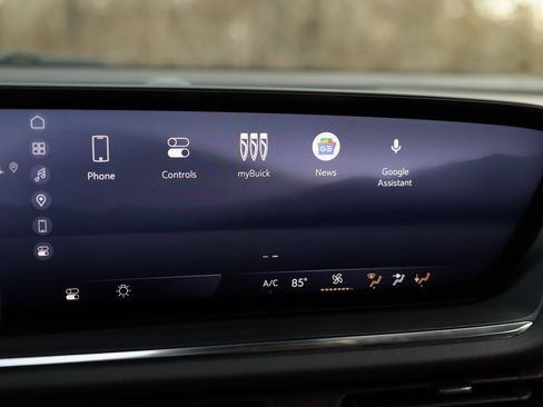 Used 2025 Buick Envision Preferred image 17