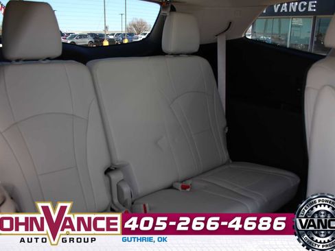 Used 2023 Buick Enclave Essence image 22