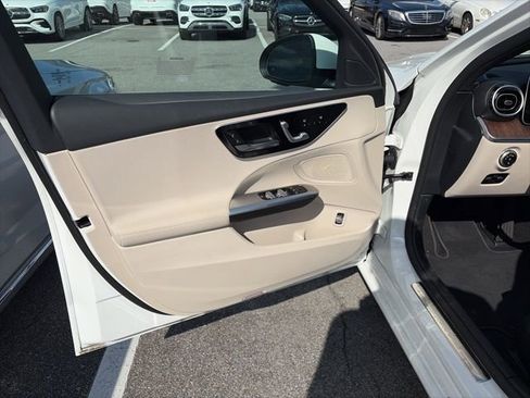 Used 2025 Mercedes-Benz C 300 Sedan image 9