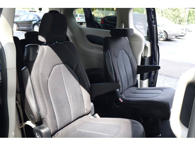 Used 2017 Chrysler Pacifica Touring FWD image 23