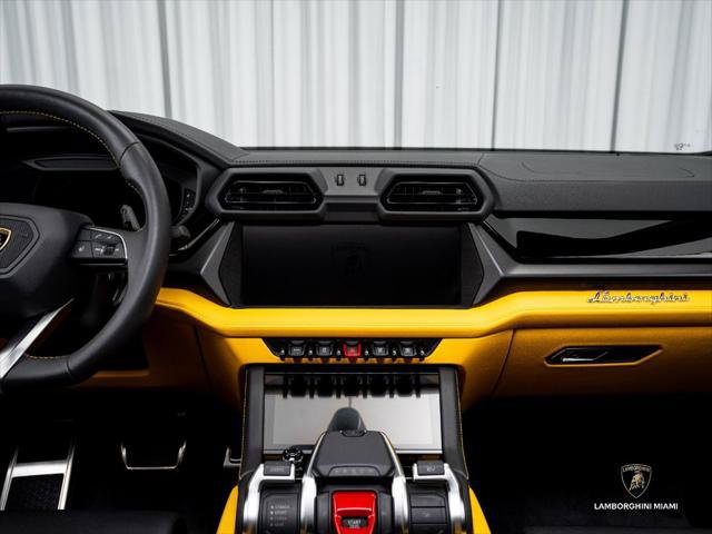 Used 2025 Lamborghini Urus SE AWD/4WD image 34