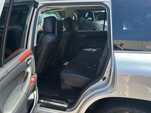 Used 2014 Lexus LX 570 4WD image 22