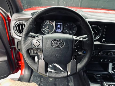 Used 2020 Toyota Tacoma TRD Off-Road AWD/4WD image 28