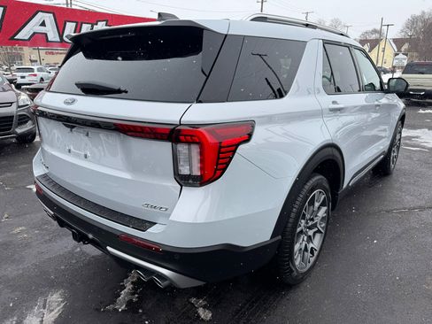 Used 2025 Ford Explorer Platinum w/ Ultimate Package image 5