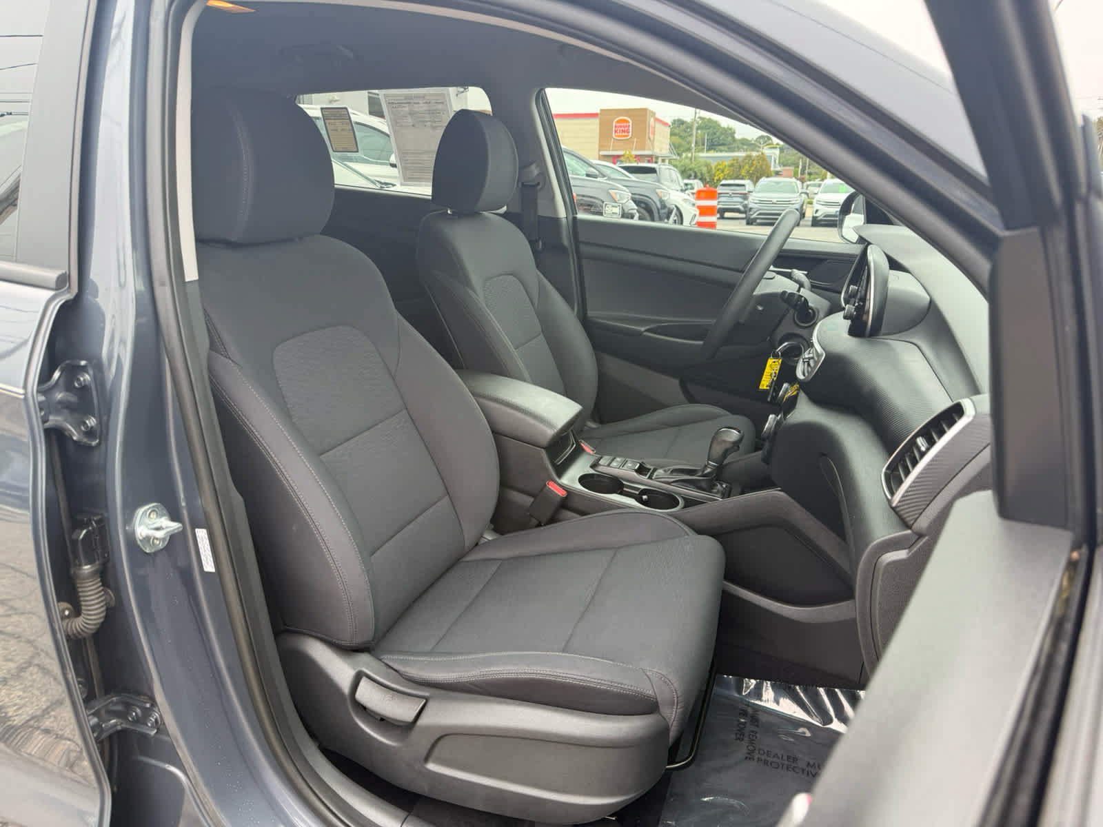 Used 2020 Hyundai Tucson SE w/ Winter Weather Package FWD image 10