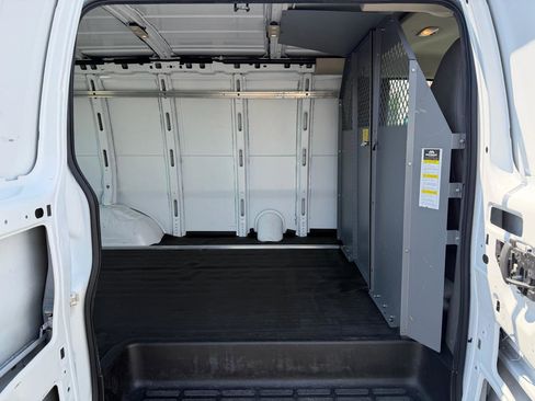 Used 2018 Chevrolet Express 2500 w/ Driver Convenience Package RWD image 16