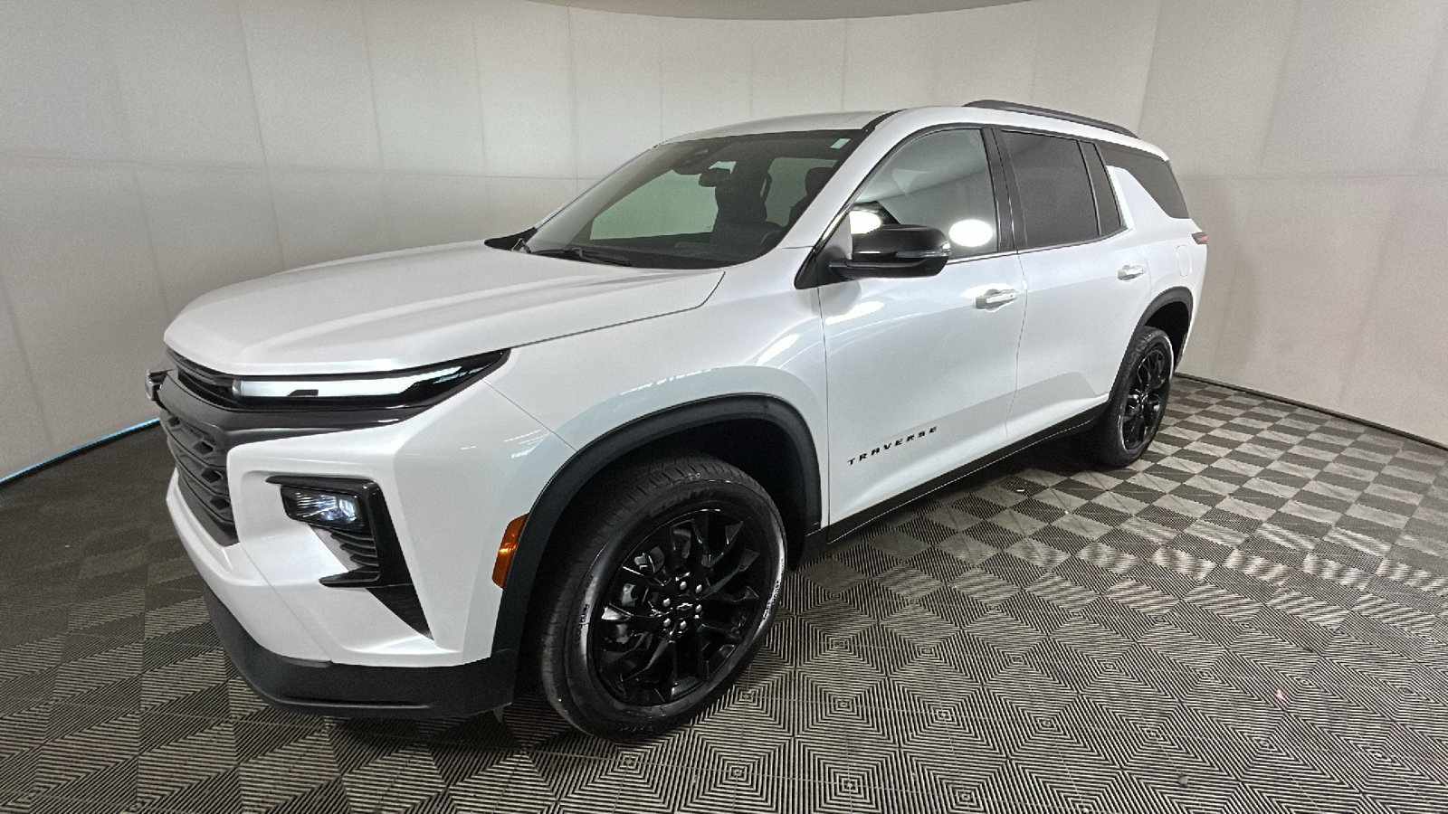 Used 2025 Chevrolet Traverse LT w/ Midnight/Sport Edition AWD/4WD image 8