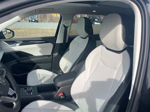 New 2025 Volkswagen Tiguan SE image 10