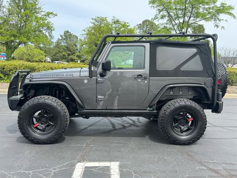 Used 2017 Jeep Wrangler Sport image 3