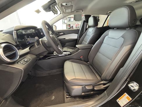 New 2026 Chevrolet Trax LT w/ Driver Confidence Package FWD image 8