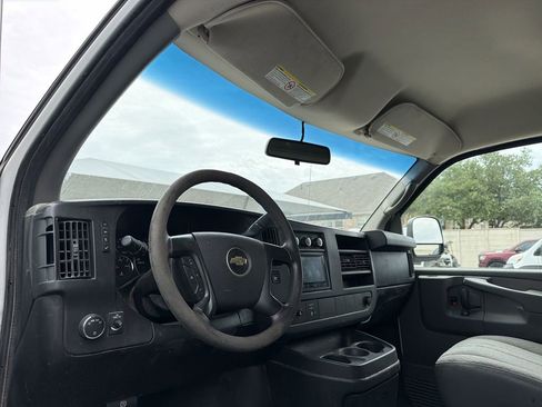 Used 2014 Chevrolet Express 2500 Extended RWD image 7