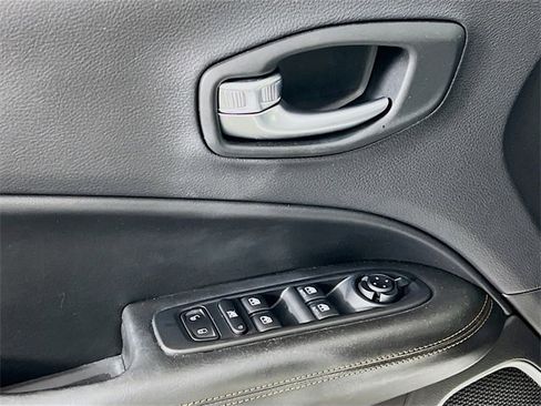 Used 2021 Jeep Compass Limited image 9