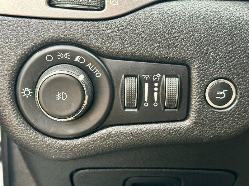 Used 2021 Jeep Cherokee Limited AWD/4WD image 15