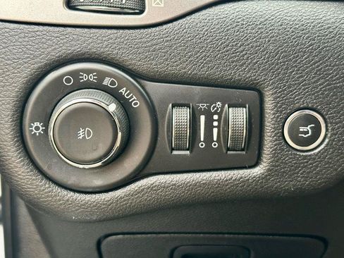 Used 2021 Jeep Cherokee Limited AWD/4WD image 15