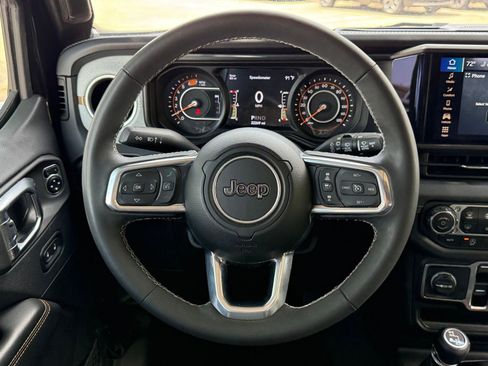 Used 2025 Jeep Wrangler Unlimited Sahara AWD/4WD image 29