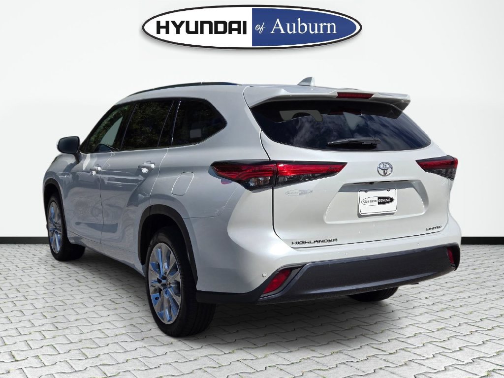 Used 2023 Toyota Highlander Limited FWD image 9