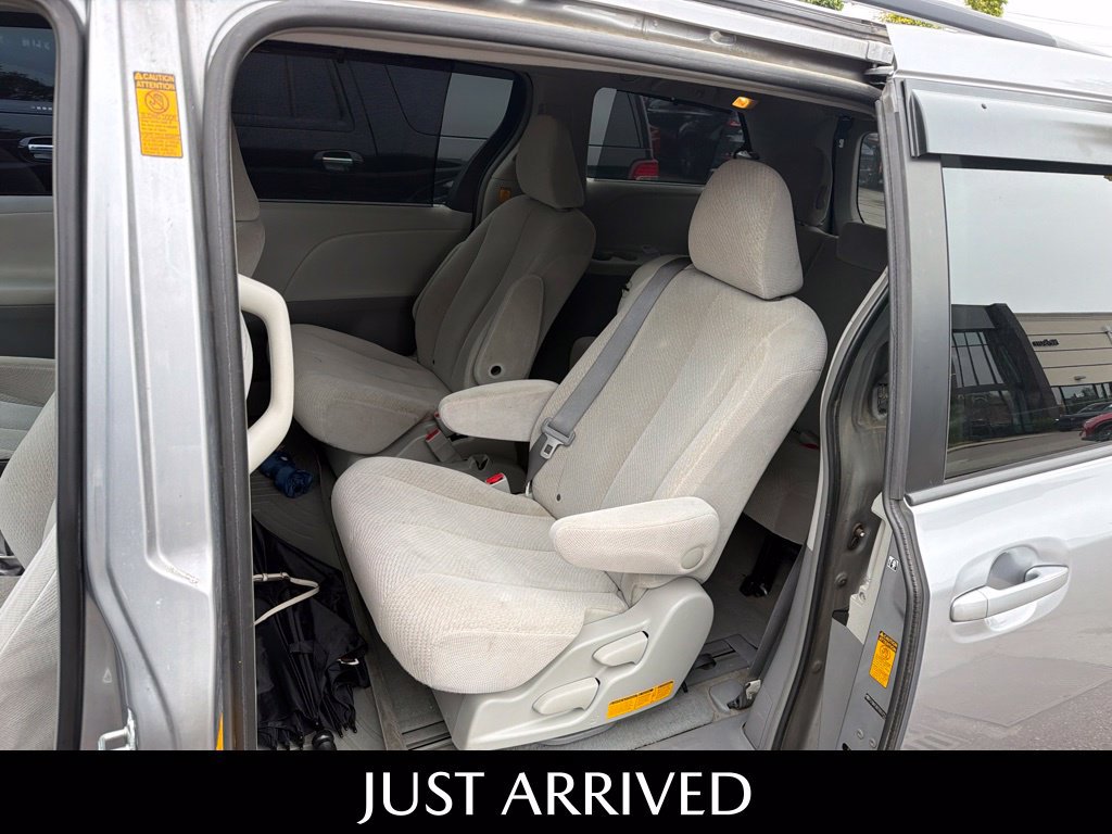 Used 2013 Toyota Sienna LE FWD image 17