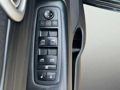 Used 2020 Jeep Grand Cherokee Altitude AWD/4WD image 16