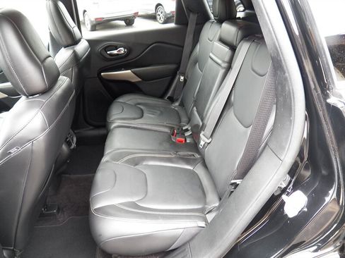 Used 2018 Jeep Cherokee Limited AWD/4WD image 13